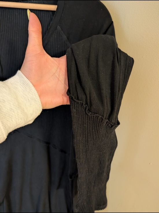 POL Black V-Neck Ribbed Panel Top - Picture 3 of 5